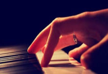 两家A股公司下周一停牌 下周二“戴帽”!