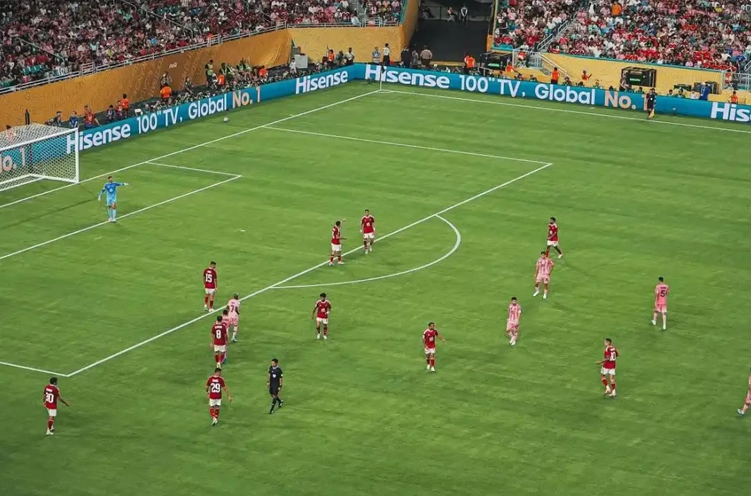 世俱杯亚欧巅峰对决!海信100吋电视AI芯片呈现高光瞬间